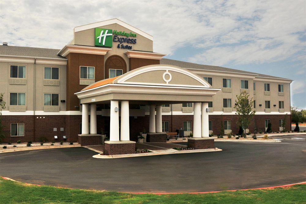 Holiday Inn Express & Suites Clinton, An Ihg Hotel Exterior foto