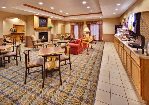 Holiday Inn Express & Suites Clinton By Ihg Exterior foto