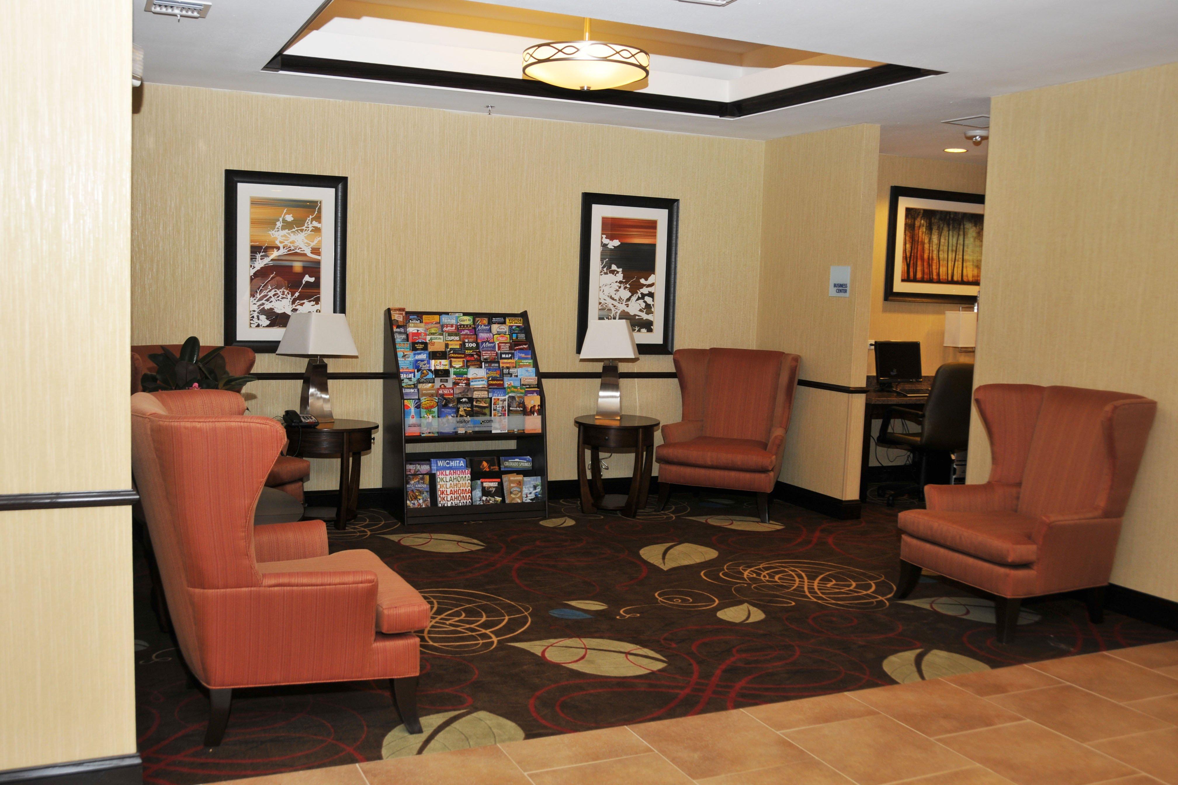 Holiday Inn Express & Suites Clinton By Ihg Exterior foto