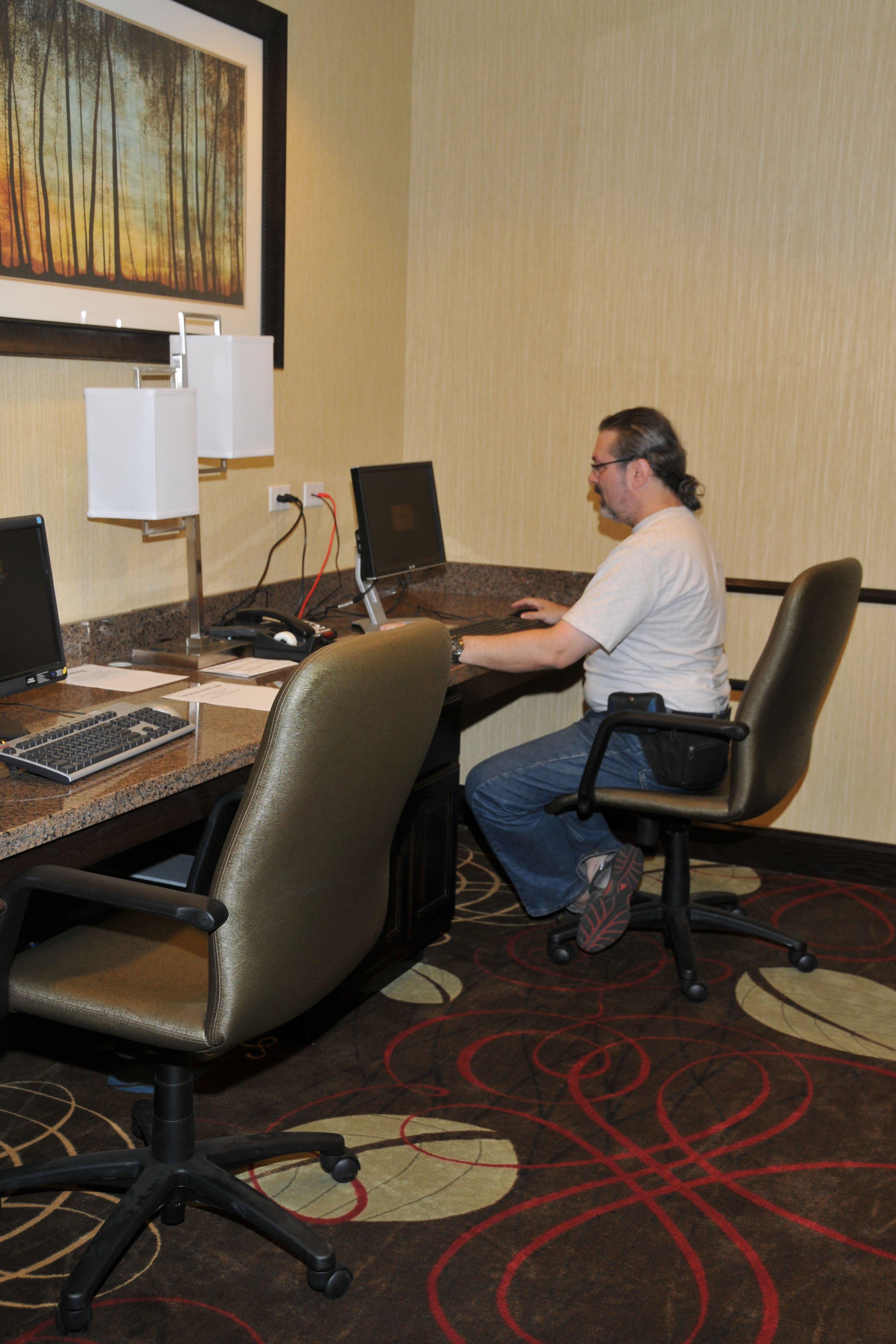 Holiday Inn Express & Suites Clinton By Ihg Servicios foto