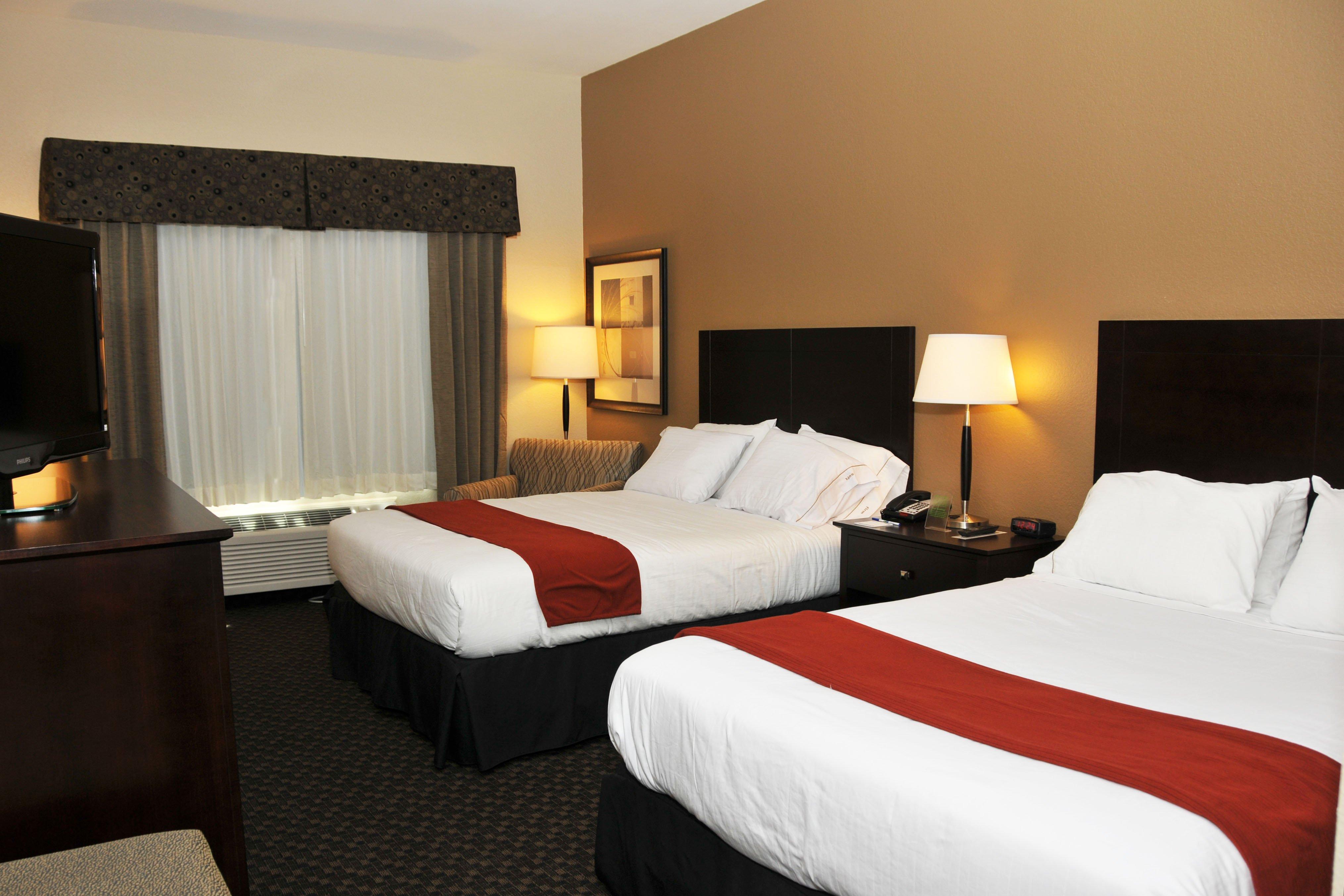 Holiday Inn Express & Suites Clinton By Ihg Exterior foto
