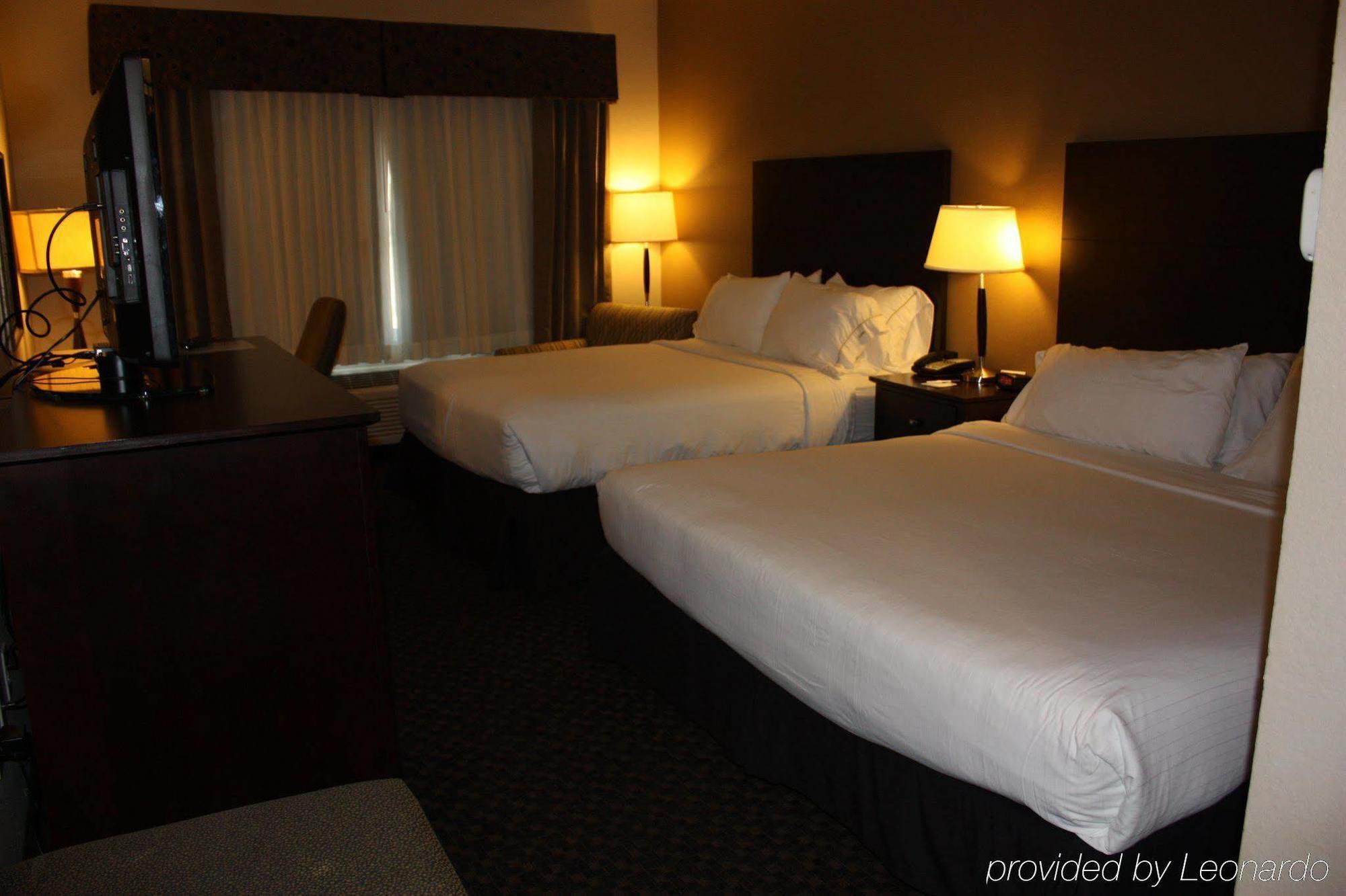 Holiday Inn Express & Suites Clinton By Ihg Exterior foto