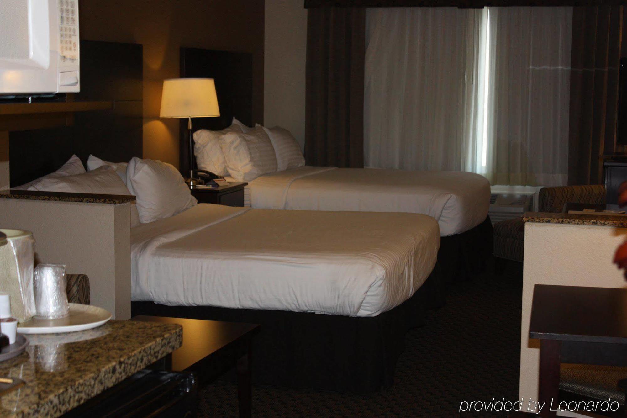 Holiday Inn Express & Suites Clinton By Ihg Exterior foto